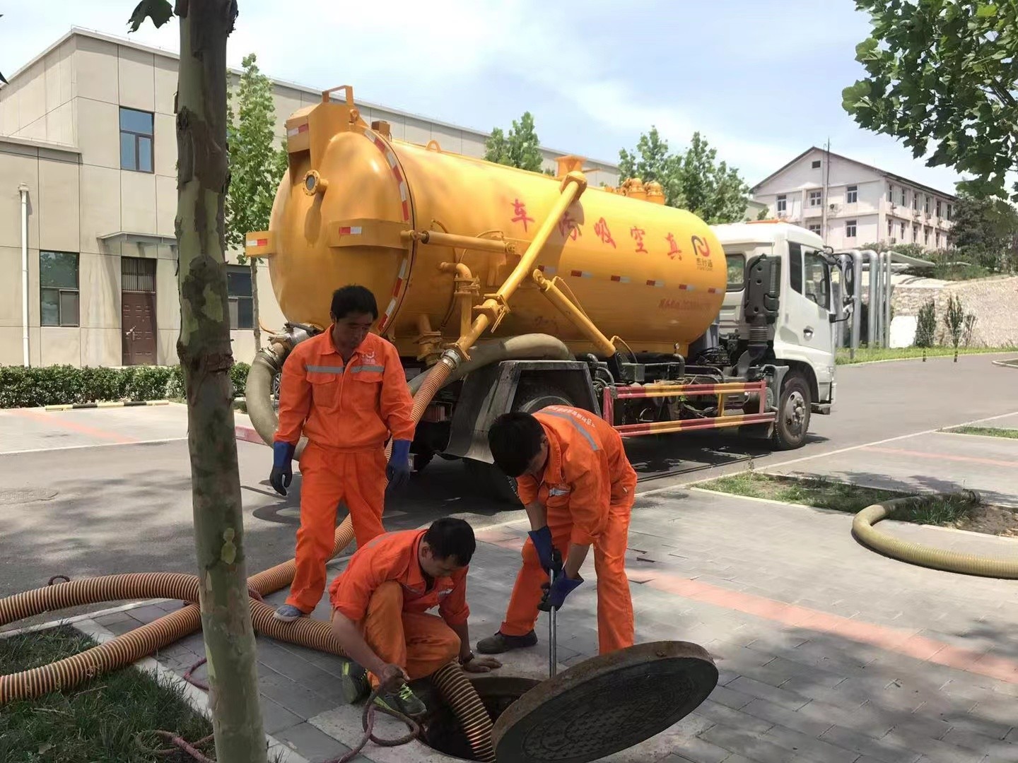 大石桥化粪池清理与5-8吨吸粪车施工效率分析
